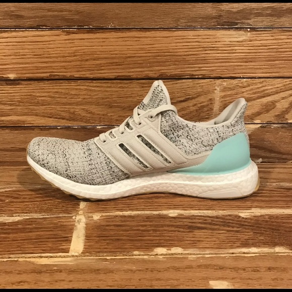NWT Adidas Ultra Boost Womens “Carbon Clear Mint” - Picture 10 of 16